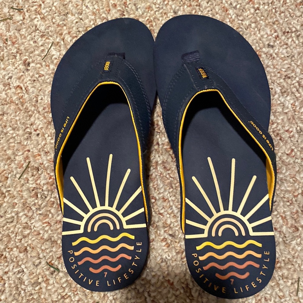 NWOT life is good flip flops